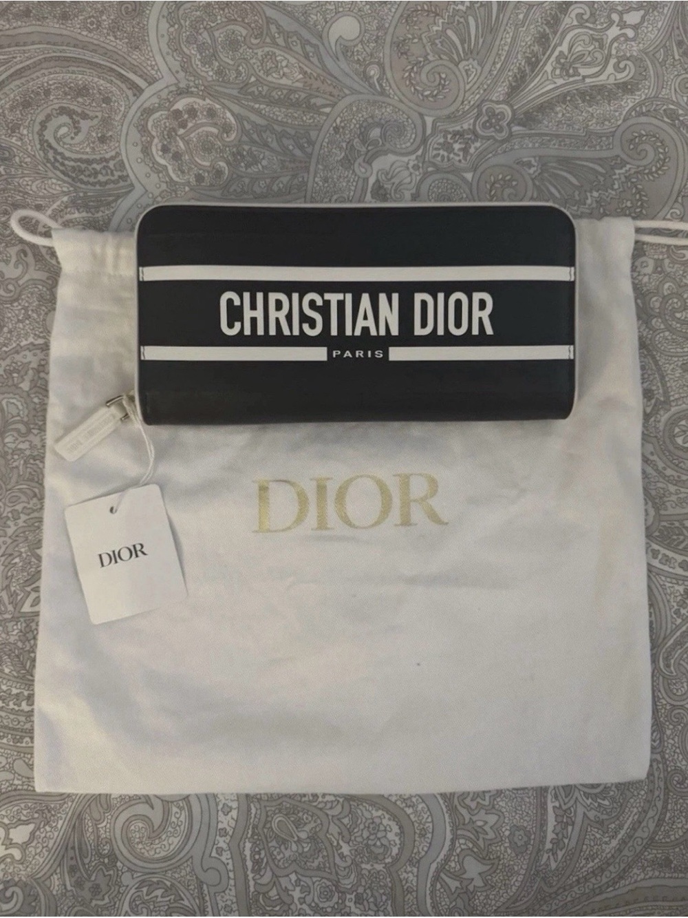 Christian Dior Vibe Voyageur Wallet
Leather Blue Gold Zip-Around